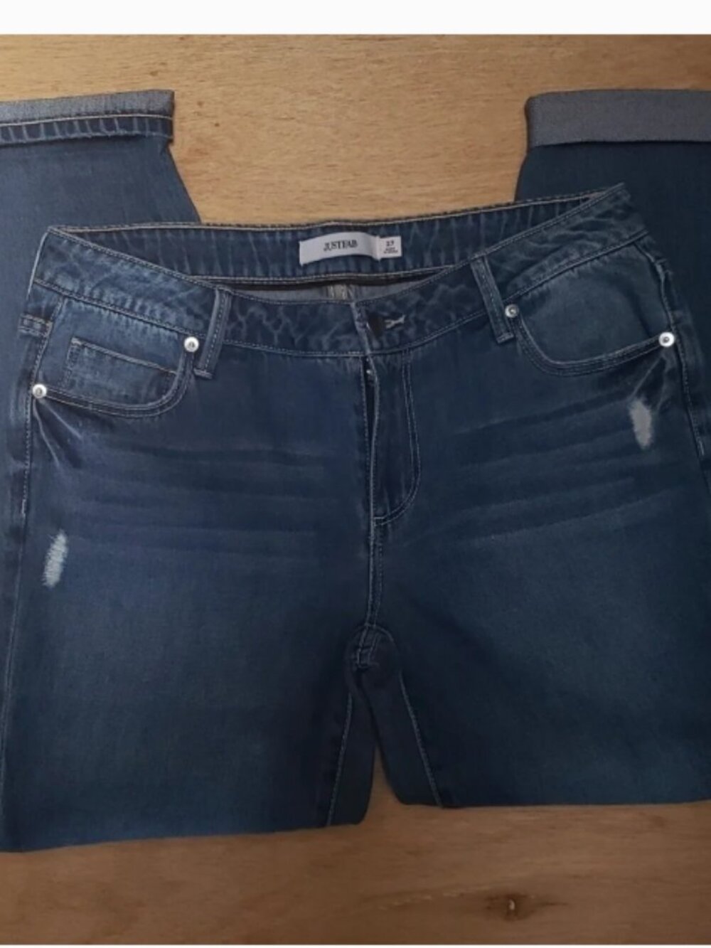 𝅺Justfab Distressed Jeans NWOT